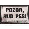 pozor hud pes tabla